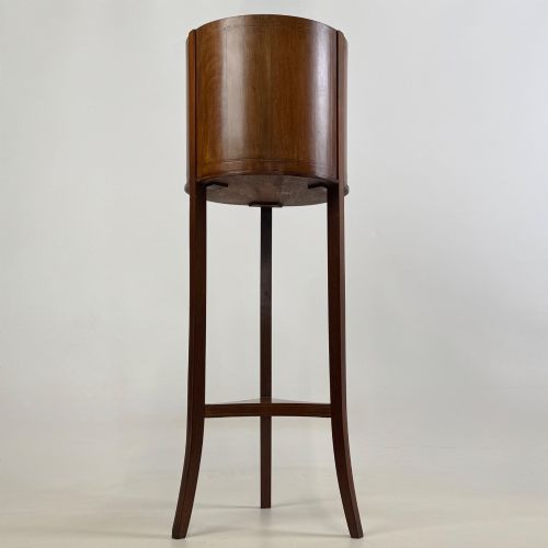 Antique 20th Century Edwardian Plant Stand in Mahogany