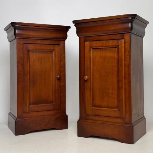 Vintage 20th Century Pair of Bedside Cabinets in Mahogany