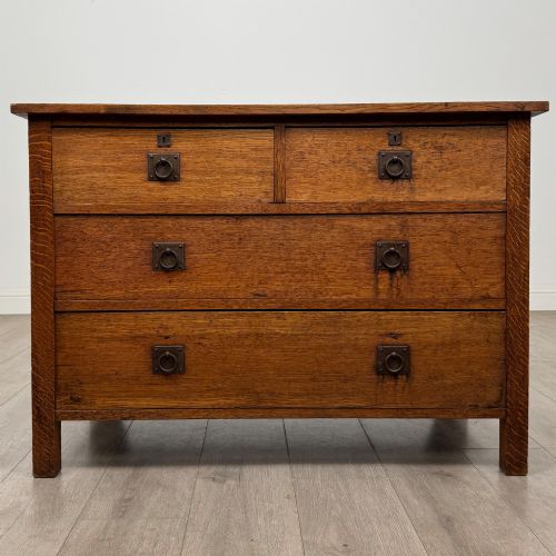 Antique 20th Century Arts & Crafts Chest of Drawers in Oak
