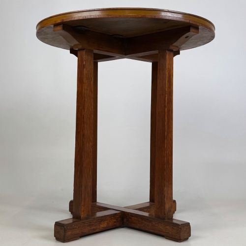 Antique 20th Century Round Arts & Crafts Side Table in Oak
