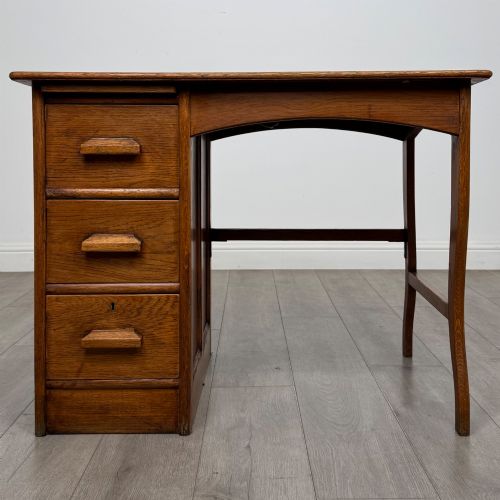 Antique 20th Century Edwardian Single Pedestal Desk In Oak