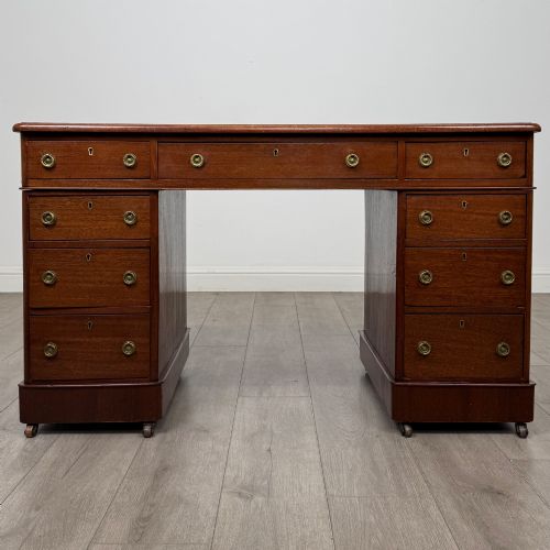 Antique 19th Century Victorian Pedestal Desk in Mahogany