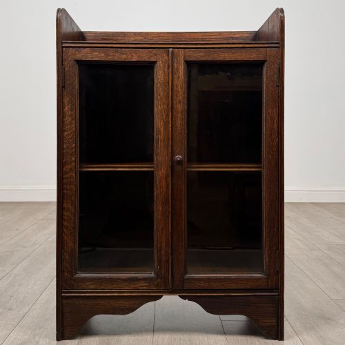 Antique 20th Century Fine Quality Display Cabinet in Oak