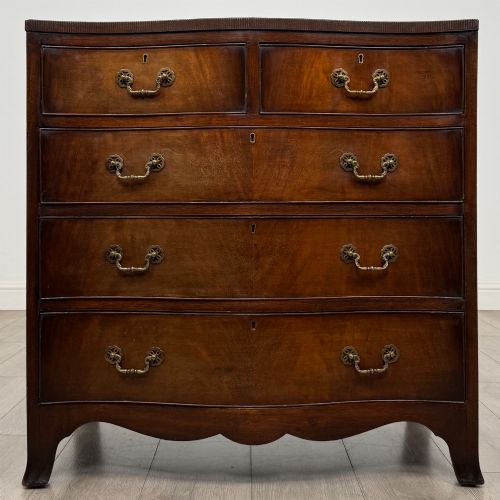 Antique 20th Century Serpentine Chest of Drawers in Mahogany