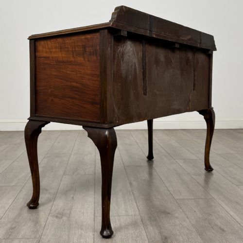 fig 3. An Edwardian walnut writing table featuring four drawers with blue and white patterned ceramic knobs, raised on cabriole legs.