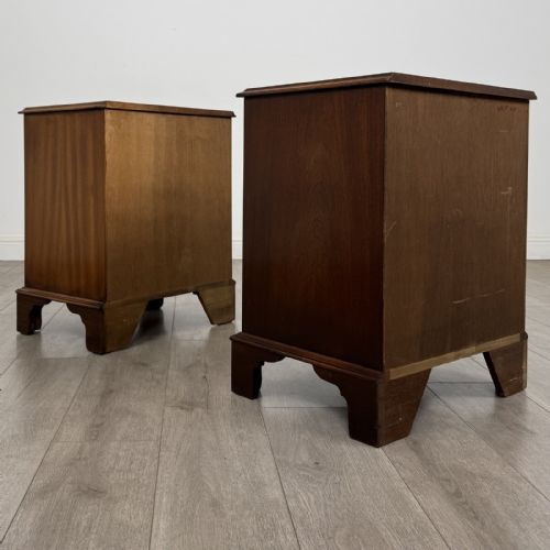 fig 4. A matching pair of Georgian style mahogany bedside chests with serpentine fronts, three drawers each, brass ring handles, and bracket feet.
