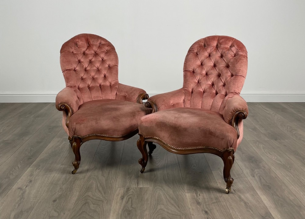 Antique Pair Of Victorian Button Back Armchairs In Mahogany