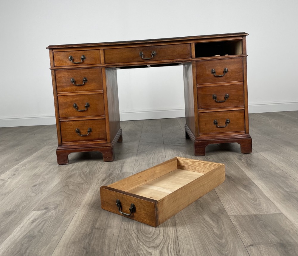 Antique Edwardian Pedestal Desk In Mahogany  View III