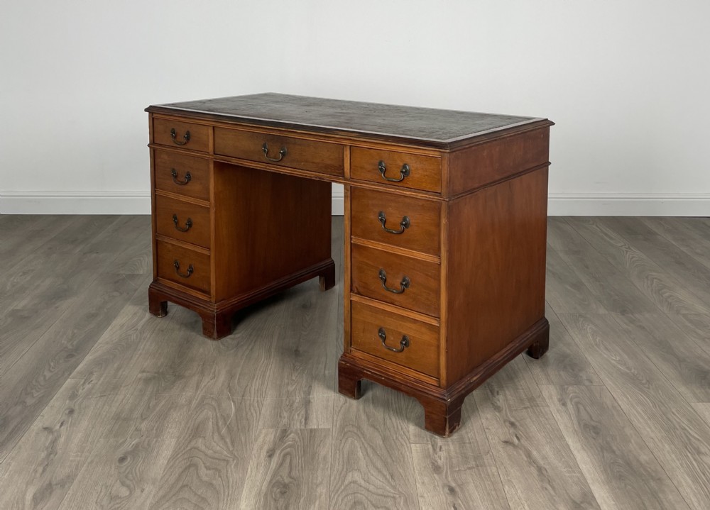 Antique Edwardian Pedestal Desk In Mahogany  View V