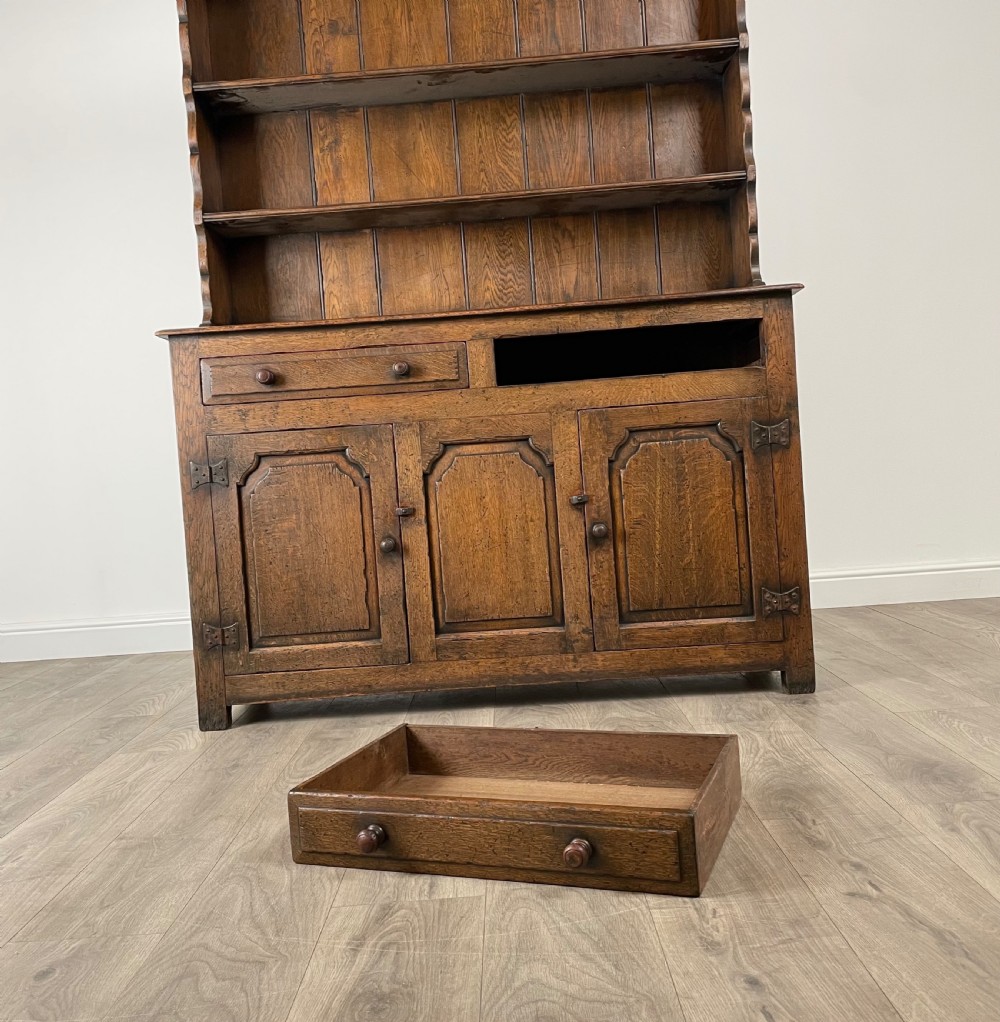 Antique 19th Century Dresser In Oak View III