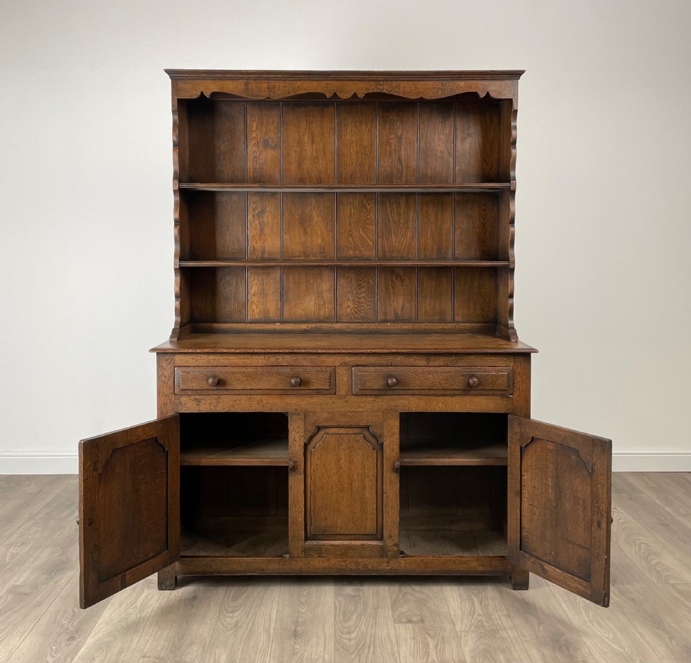 Antique 19th Century Dresser In Oak View IX