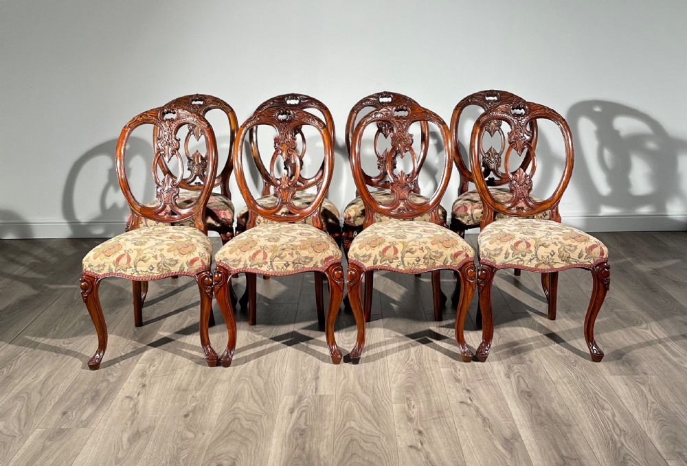 Antique 20th Century Set Of 8 Carved Dining Chairs In Mahogany