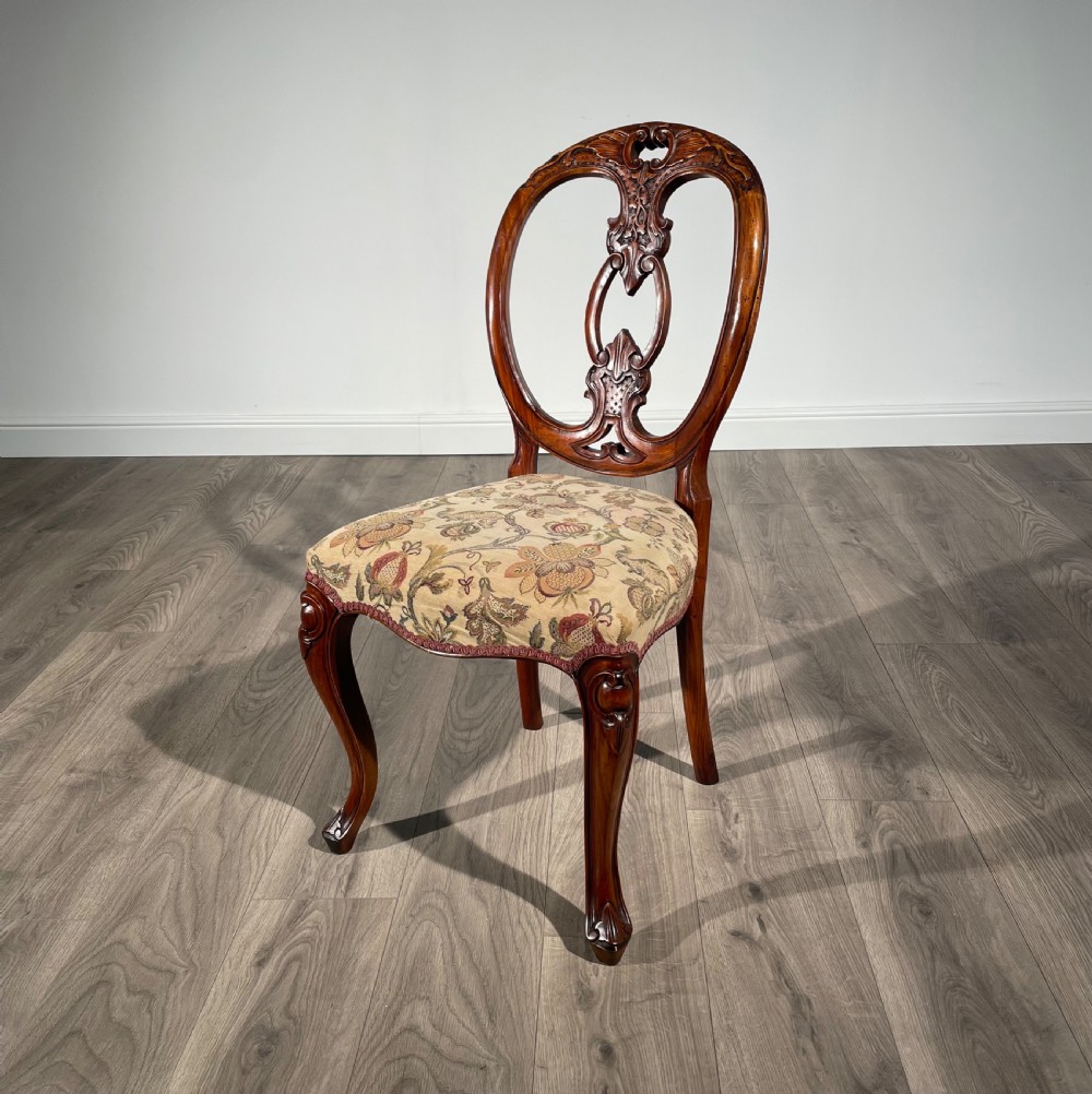 Antique 20th Century Set Of 8 Carved Dining Chairs In Mahogany View II