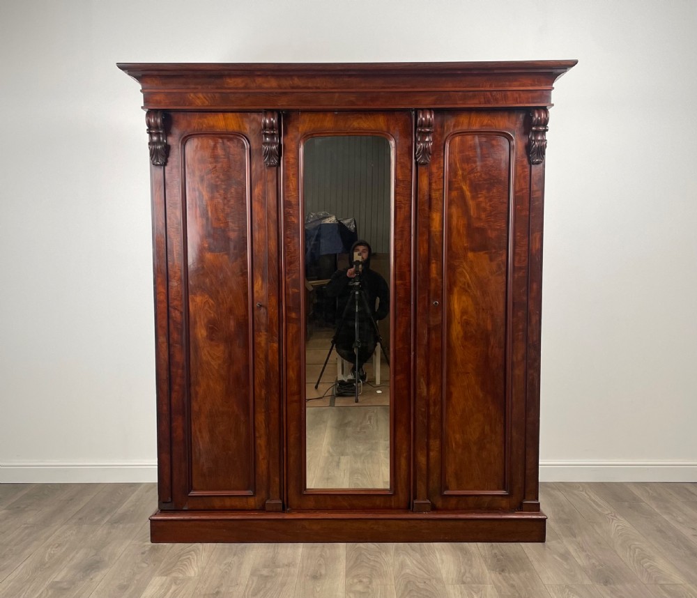 Large Antique 19th Century Wardrobe In Mahogany