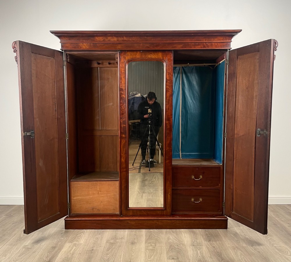 Large Antique 19th Century Wardrobe In Mahogany View II