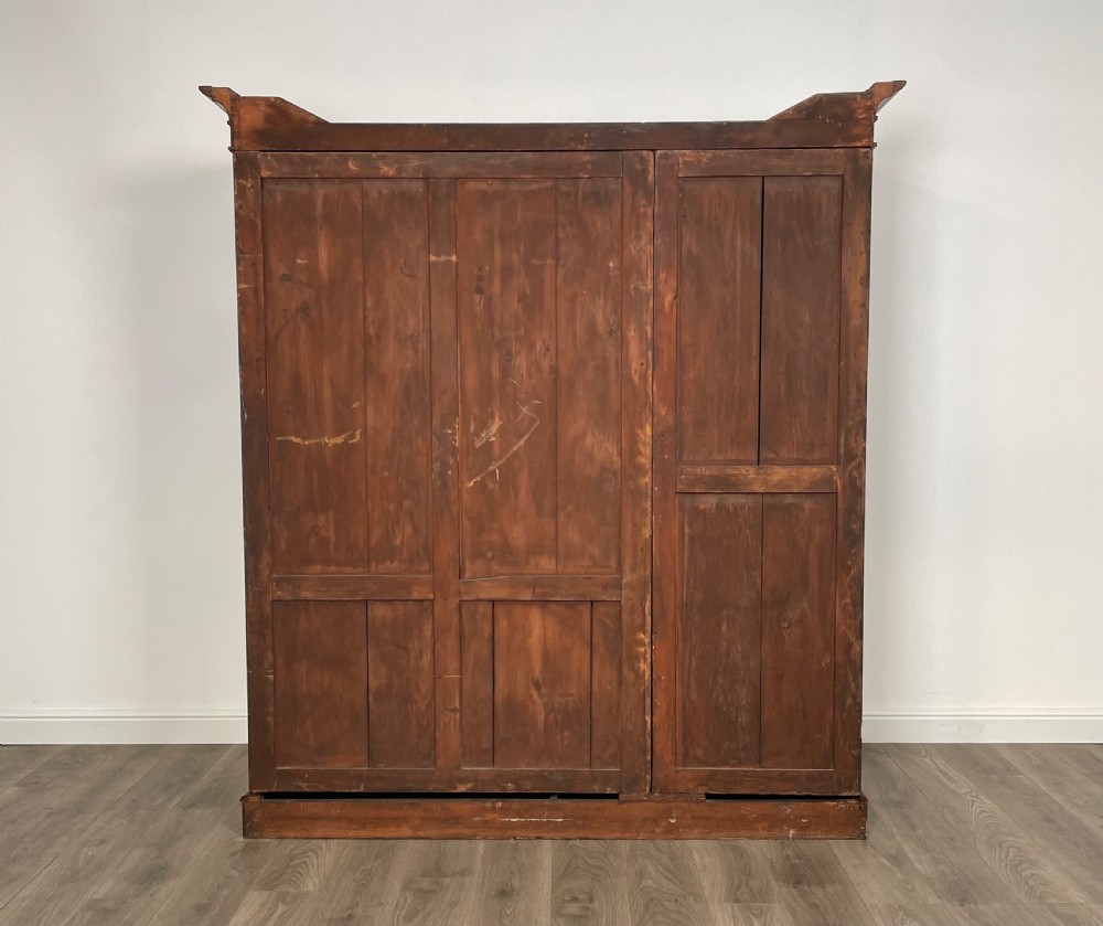 Large Antique 19th Century Wardrobe In Mahogany View VI