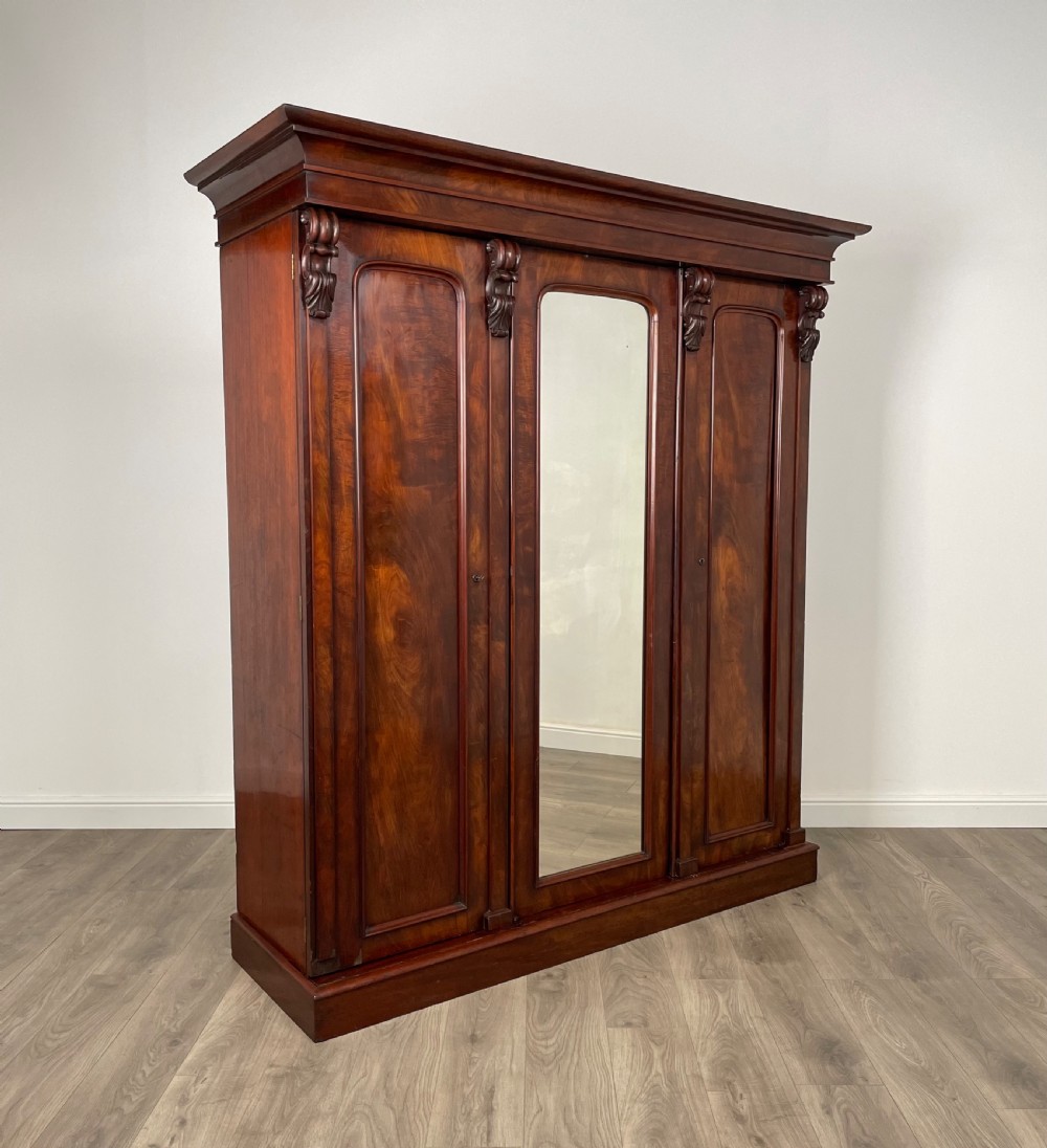Large Antique 19th Century Wardrobe In Mahogany View VII