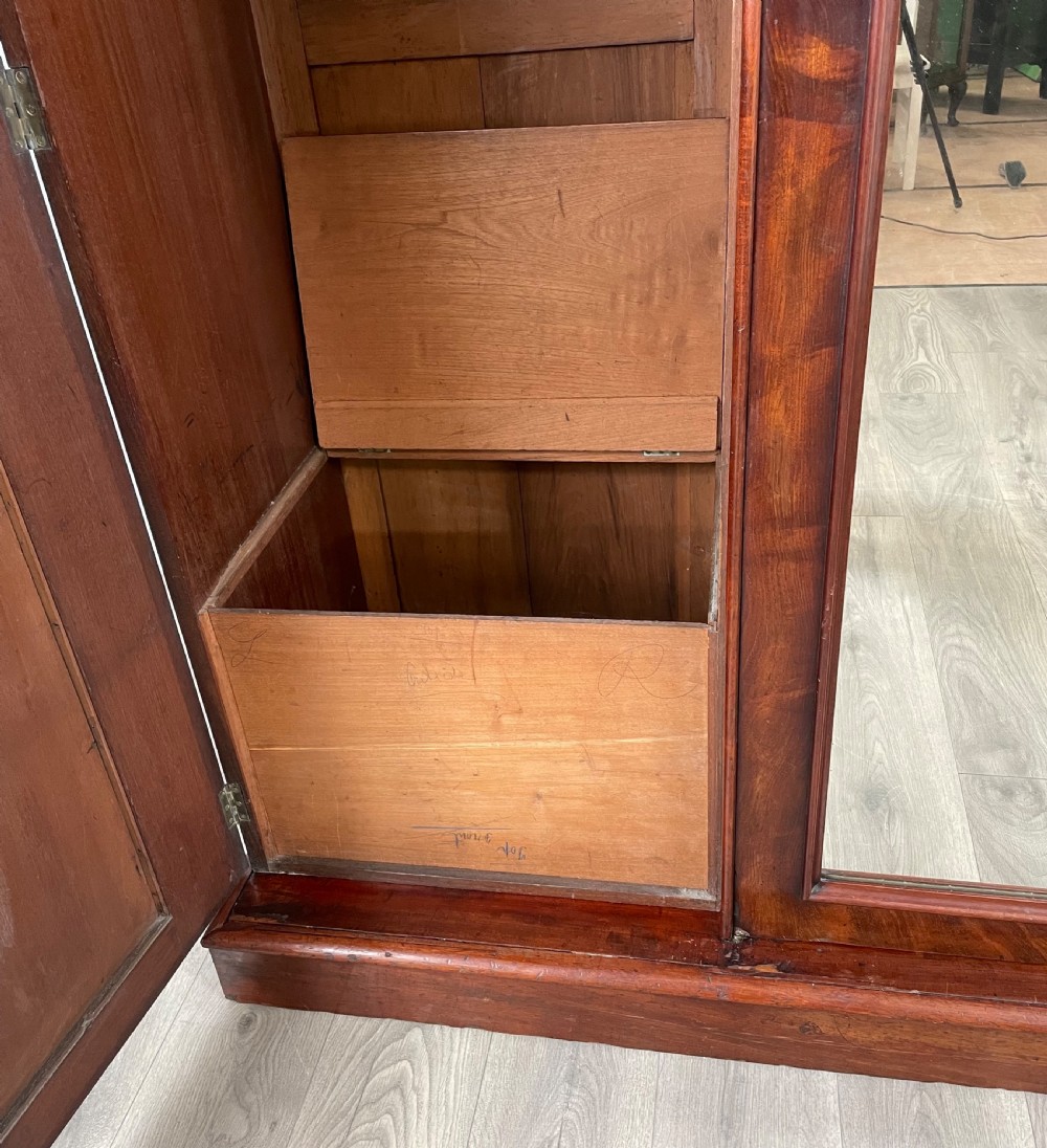 Large Antique 19th Century Wardrobe In Mahogany View VIII
