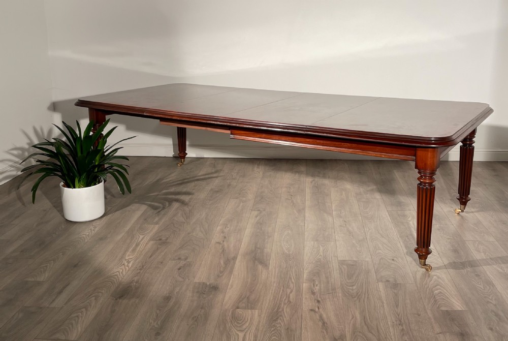 Large Antique 19th Century Extending Dining Table In Mahogany