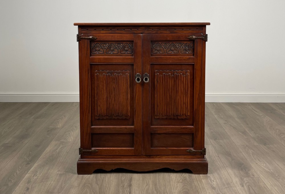 Antique 20th Century Old Charm Cupboard In Oak