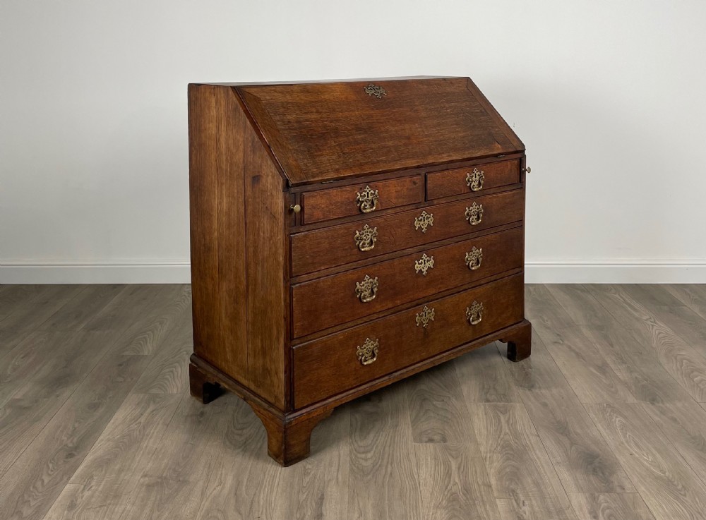 Antique 18th Century Bureau In Oak View XI