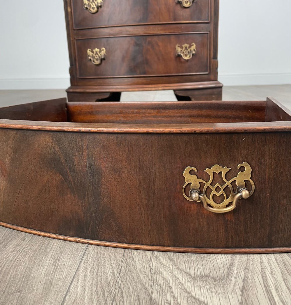Antique 20th Century Small Bow Front Chest Of Drawers In Mahogany View III
