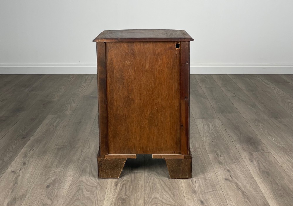 Antique 20th Century Small Bow Front Chest Of Drawers In Mahogany View V