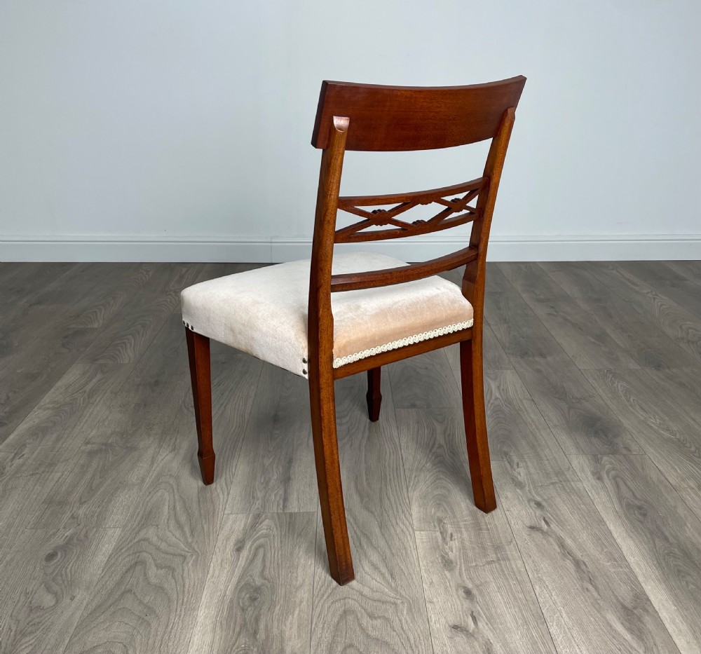 Antique 20th Century Set Of 8 Inlaid Dining Chairs In Mahogany View VII