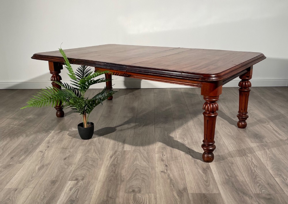 Antique 19th Century Dining Table In Mahogany