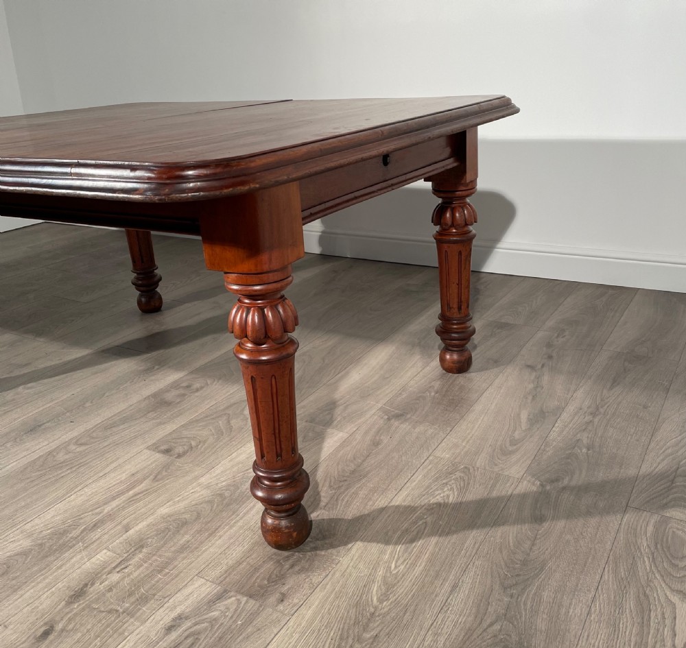 Antique 19th Century Dining Table In Mahogany View VII