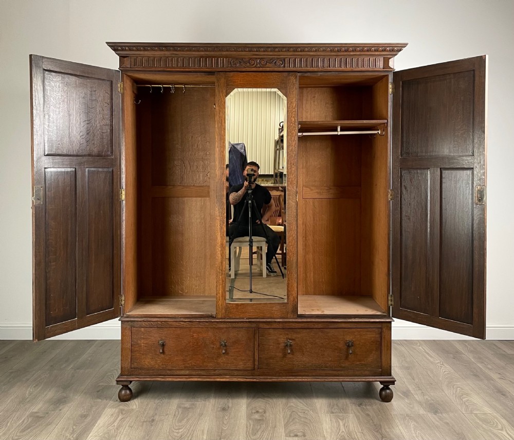 Large 20th Century Edwardian Wardrobe In Oak View II