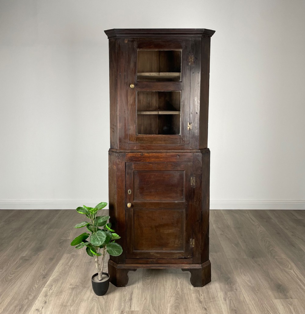 Antique 18th Century Corner Cupboard In Oak