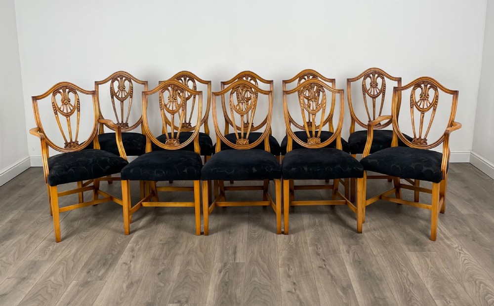 Antique 20th Century Set Of 10 Hepplewhite Shield Back Dining Chairs