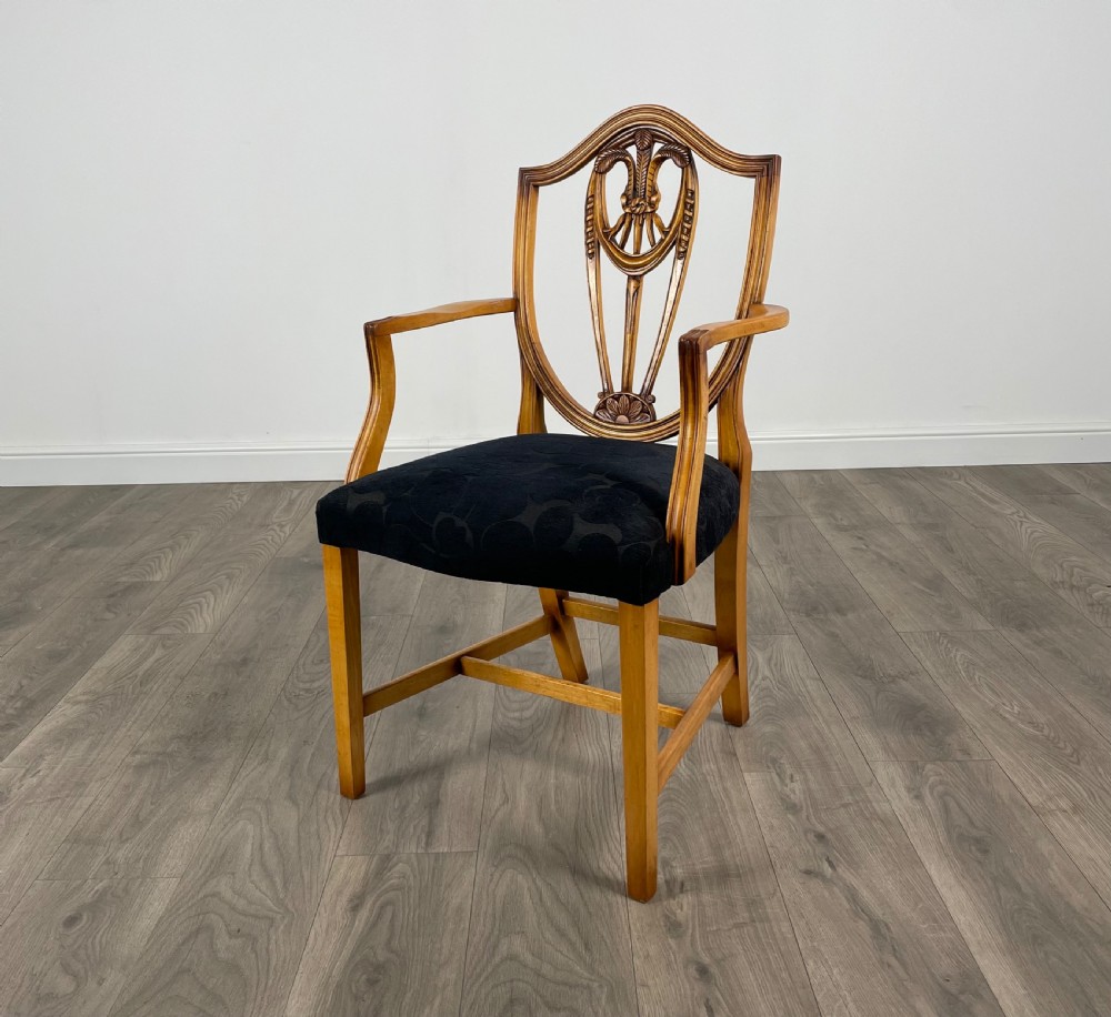 Antique 20th Century Set Of 10 Hepplewhite Shield Back Dining Chairs View II