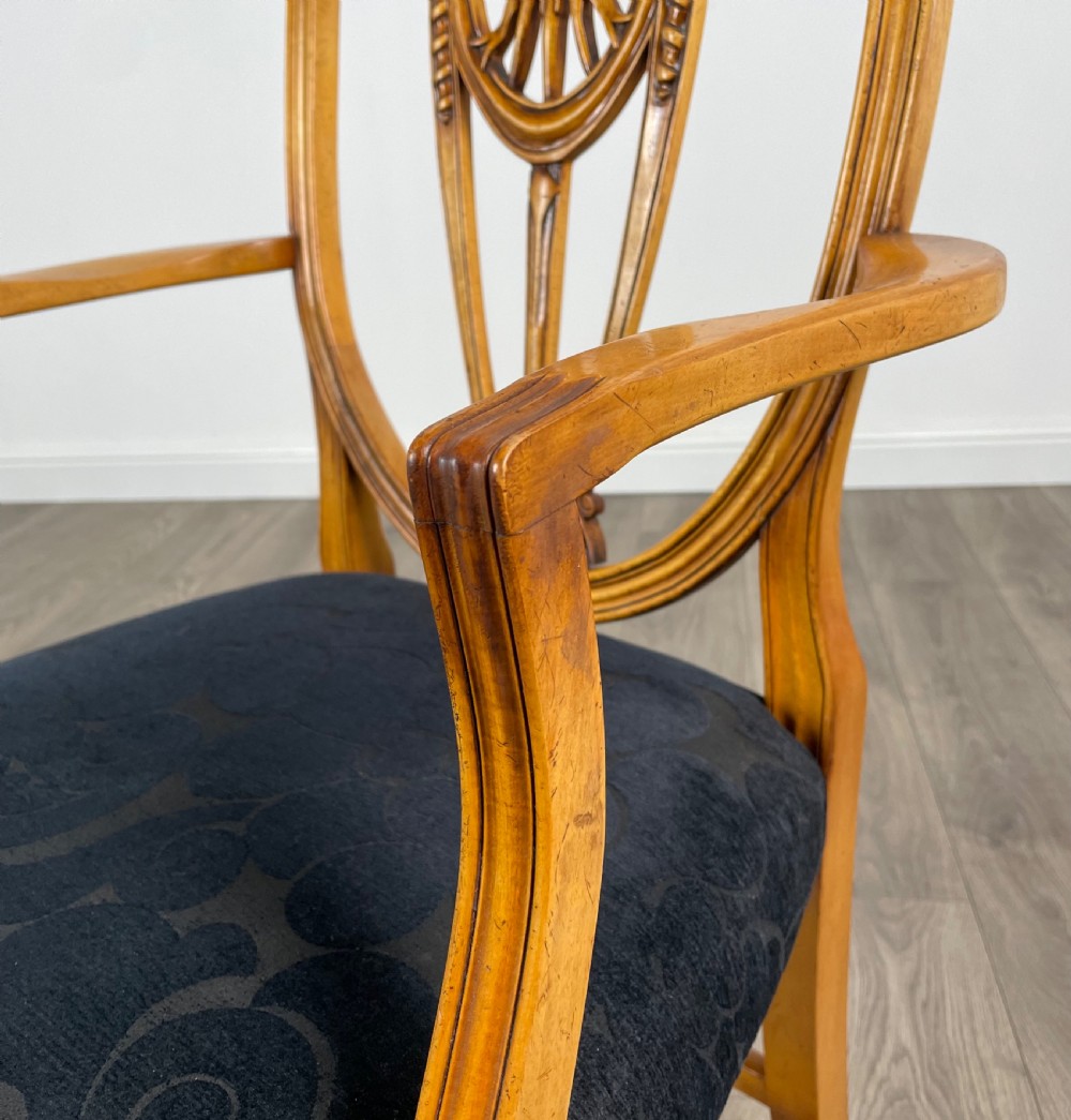 Antique 20th Century Set Of 10 Hepplewhite Shield Back Dining Chairs View III