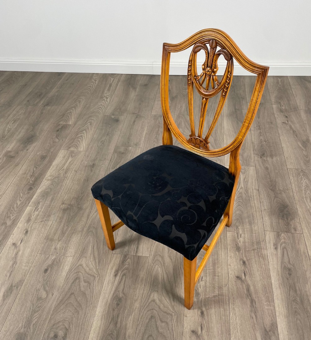 Antique 20th Century Set Of 10 Hepplewhite Shield Back Dining Chairs View X