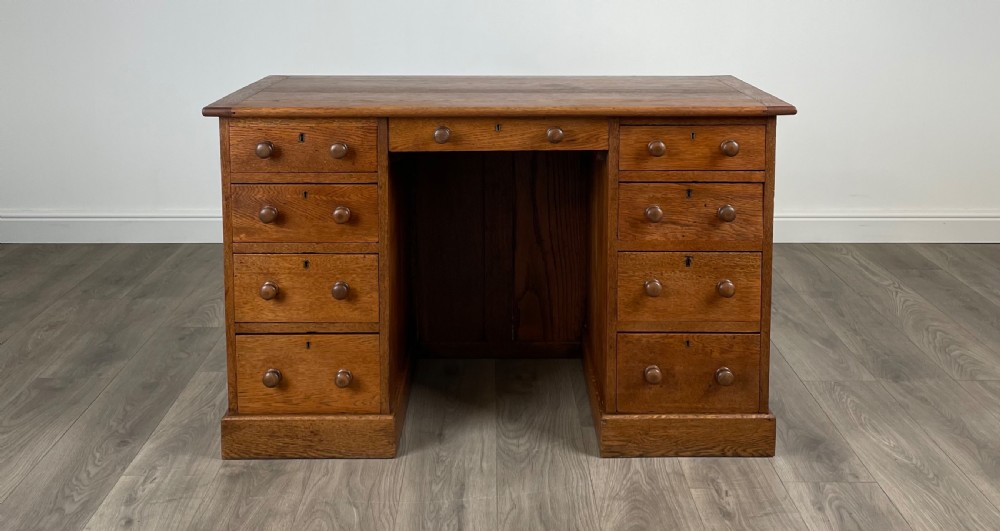 Antique 19th Century Pedestal Desk In Oak