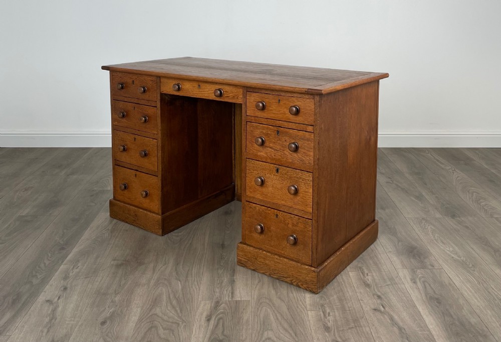 Antique 19th Century Pedestal Desk In Oak View V