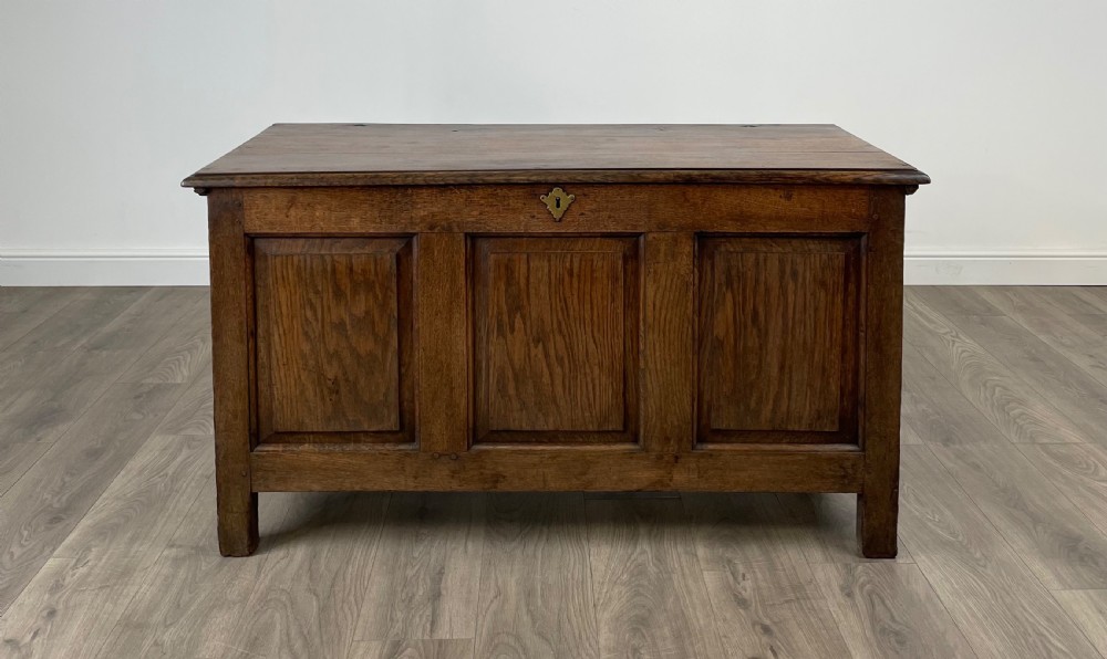 Antique 18th Century Blanket Box / Coffer In Oak