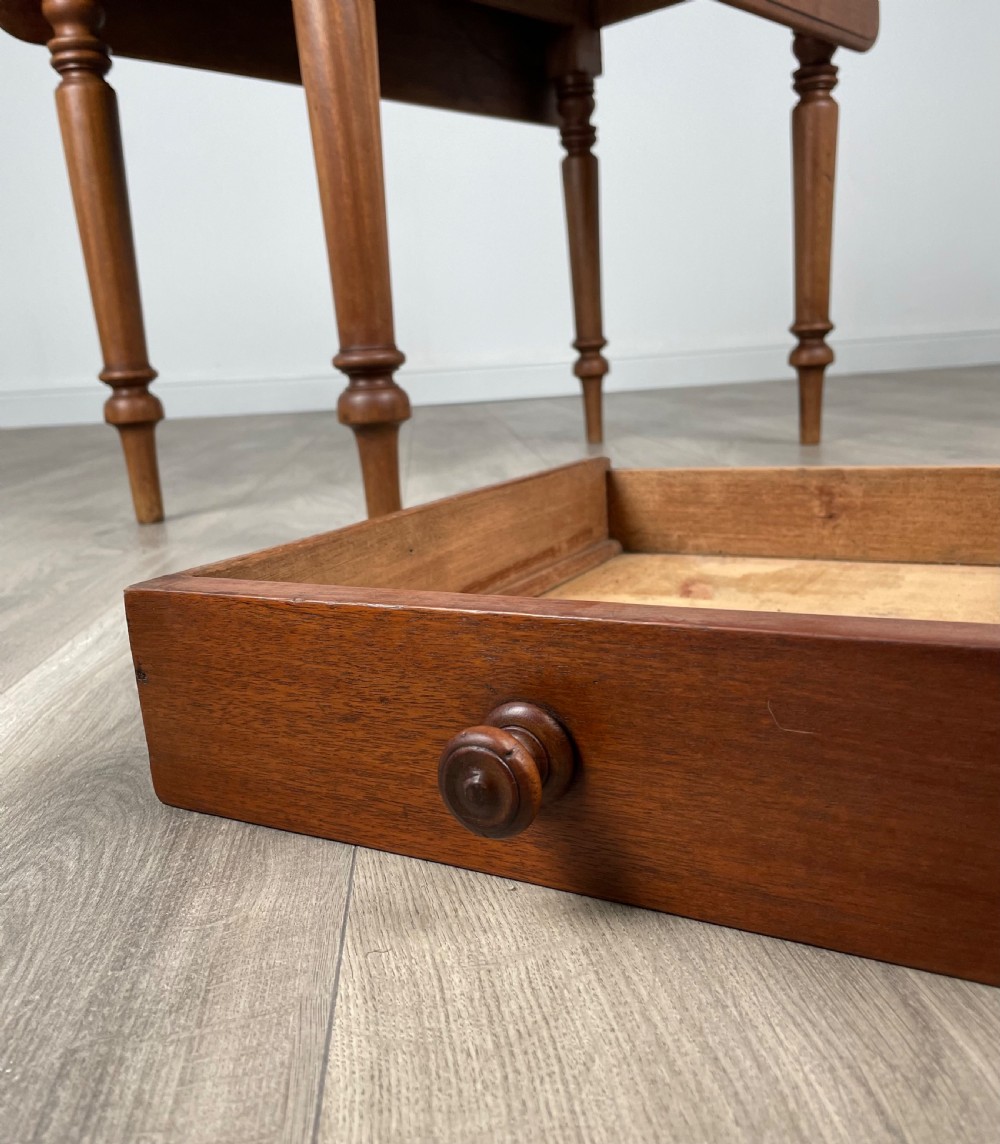 Antique 19th Century Pembroke Table In Mahogany  View IV