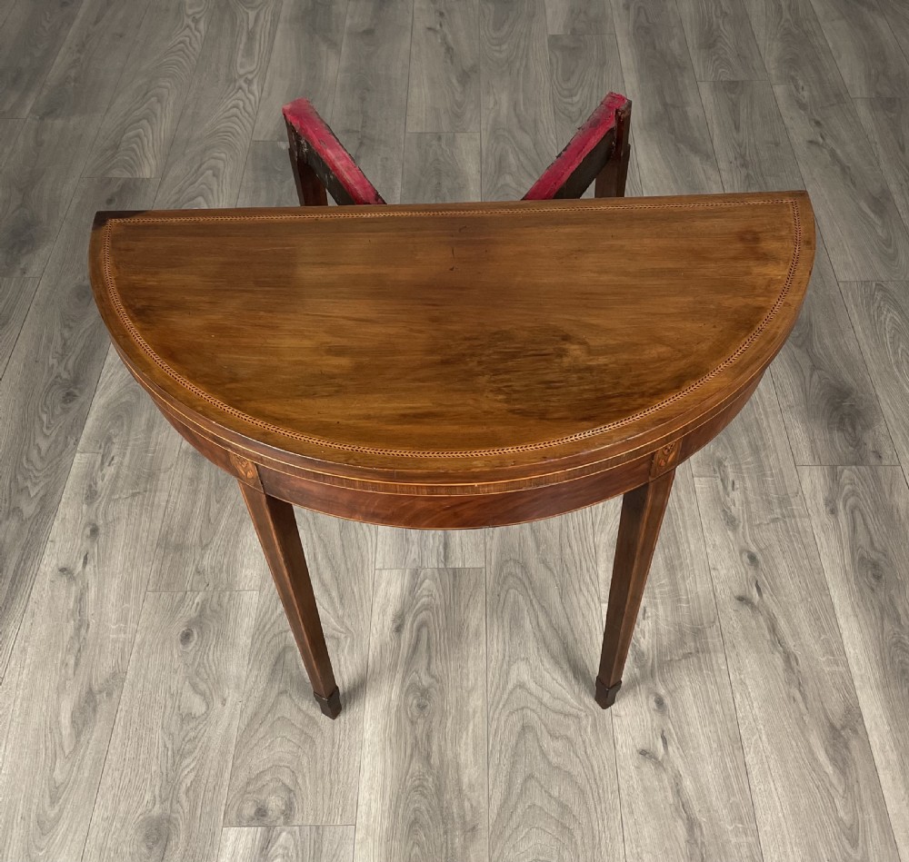 Antique 19th Century Round Inlaid Tea Table In Mahogany View III