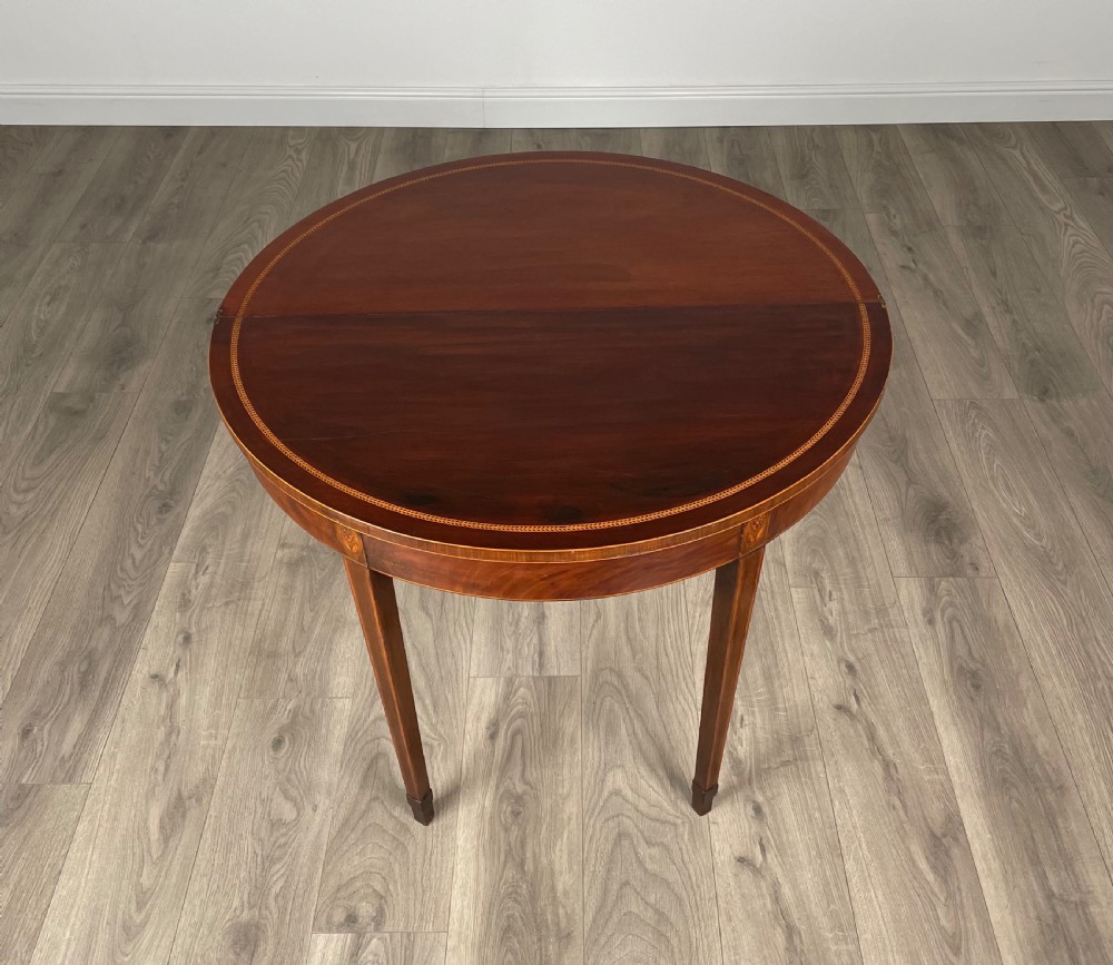 Antique 19th Century Round Inlaid Tea Table In Mahogany View IV