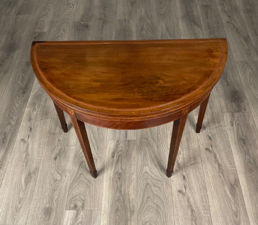 Antique 19th Century Round Inlaid Tea Table In Mahogany View VI