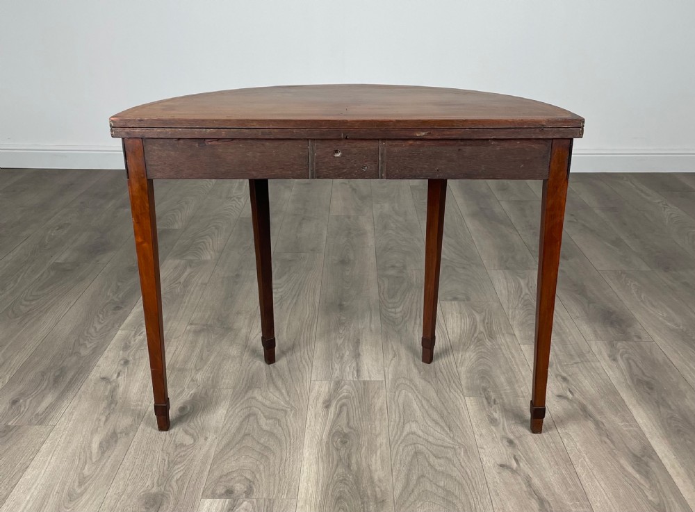 Antique 19th Century Round Inlaid Tea Table In Mahogany View X