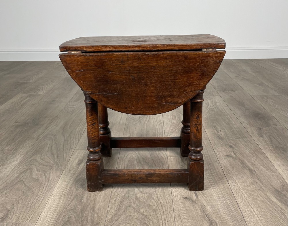 Antique 18th Century Side Table Of Small Proportion In Oak View IV