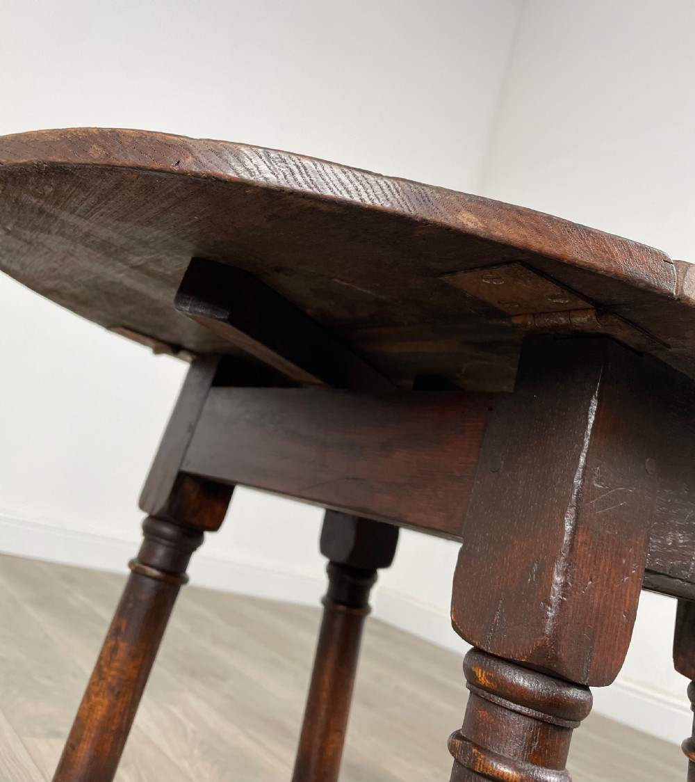Antique 18th Century Side Table Of Small Proportion In Oak View V