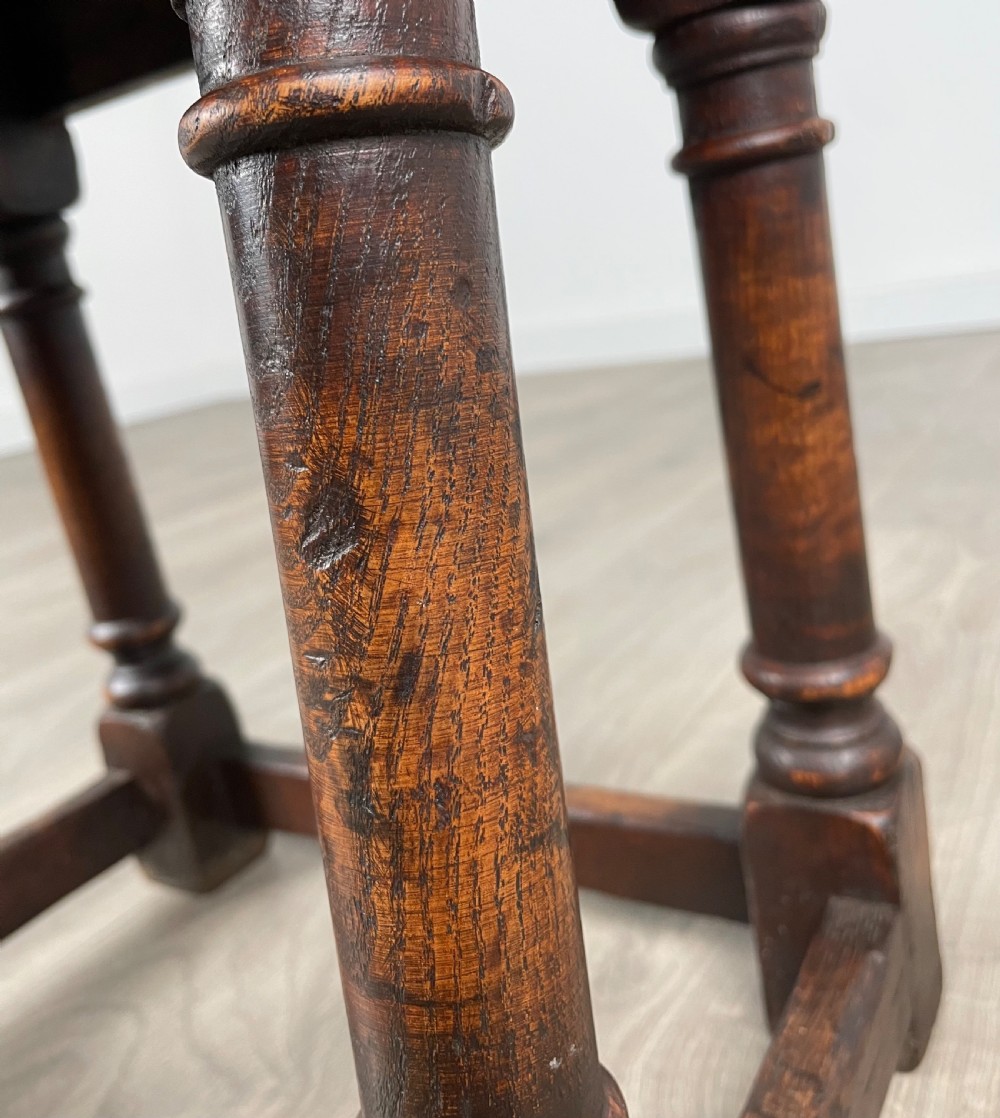 Antique 18th Century Side Table Of Small Proportion In Oak View VI