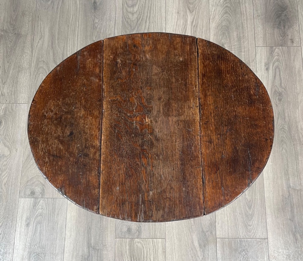 Antique 18th Century Side Table Of Small Proportion In Oak View VII