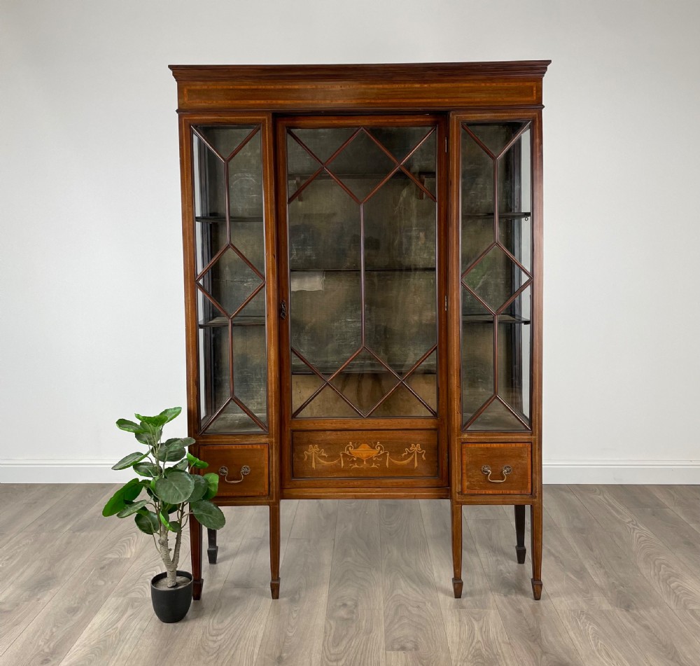 Antique 19th Century Inlaid Display Cabinet In Mahogany