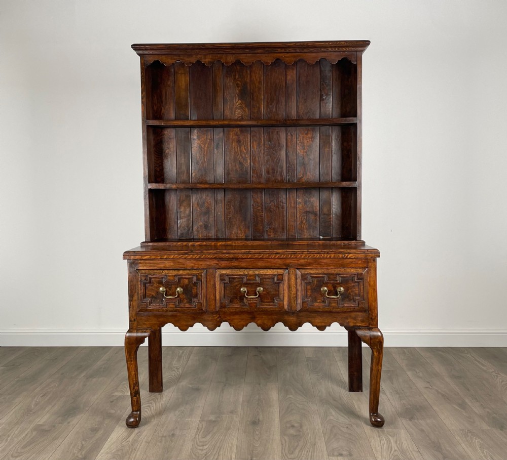 Antique 20th Century Jacobean Style Dresser In Oak View V